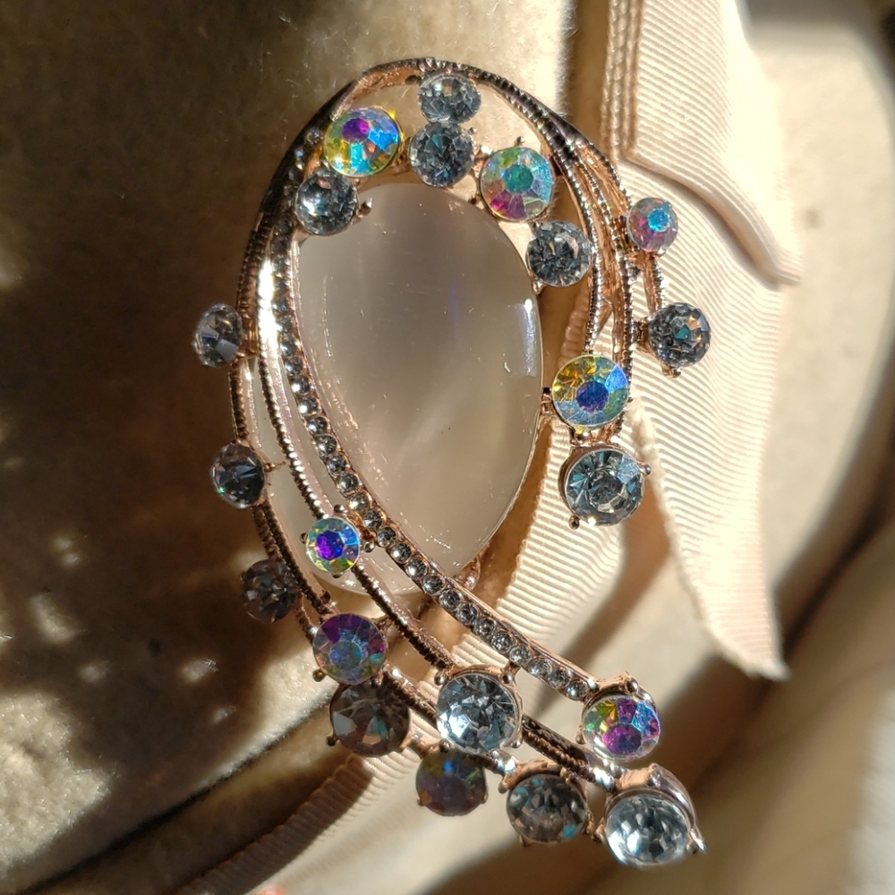 Colorful brooch